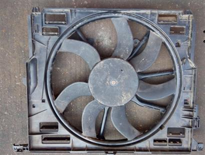 宝马GT550I电子扇