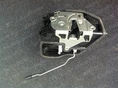 宝马760LI车门锁块