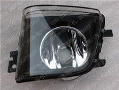 宝马740LI前雾灯
