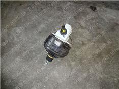 宝马120I刹车总泵