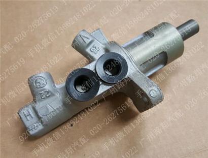 宝马130I刹车总泵