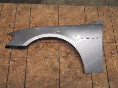 宝马745LI叶子板