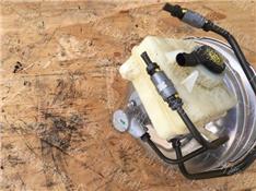 宝马523LI刹车总泵