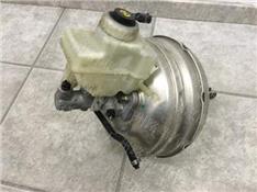 宝马745LI刹车总泵