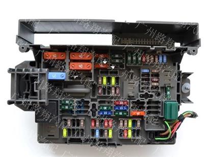 宝马Z4保险丝盒