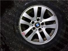 宝马330I钢圈