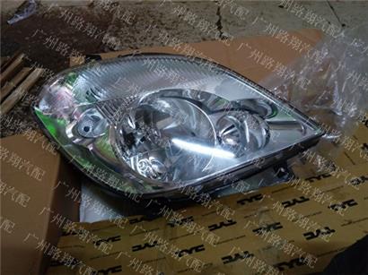 福建奔驰凌特前大灯