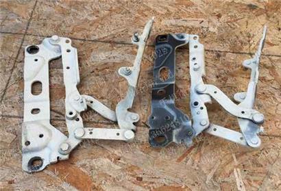 宝马535i机盖合页