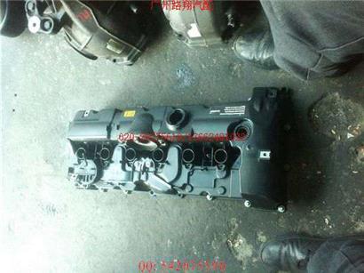 宝马X3气门室盖