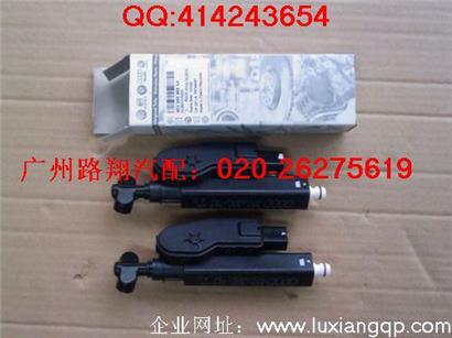 奥迪A8大灯喷水嘴