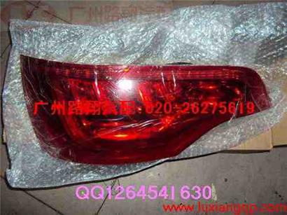 奥迪Q7尾灯