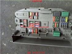 宝马X5保险丝盒