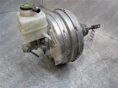 宝马M5刹车真空泵