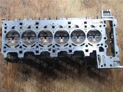 宝马640I汽缸盖