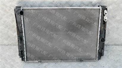 宝马130I水箱-E88-F20