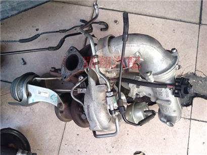 奔驰威霆涡轮增压器