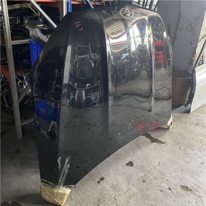 奔驰GLE350前机盖