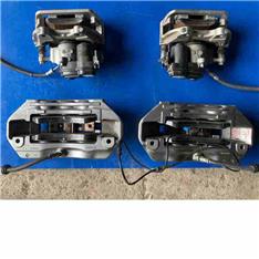 奔驰C63制动分泵