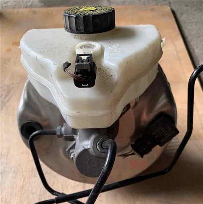 奔驰C260刹车大力鼓