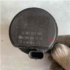 奔驰C63冷却液泵