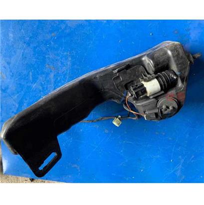 奔驰GLC300副水壶