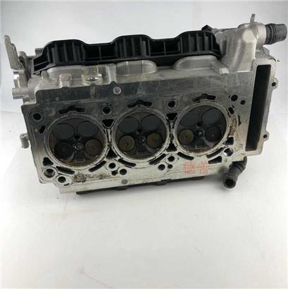 奔驰S400汽缸盖