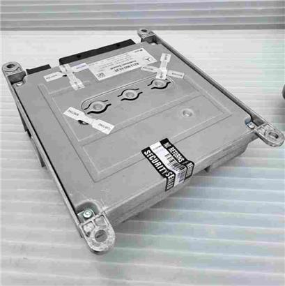 奔驰E320音响放大器