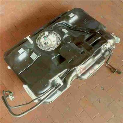 奔驰B200油箱-汽油泵