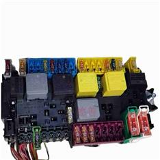 奔驰A180保险丝盒-图片